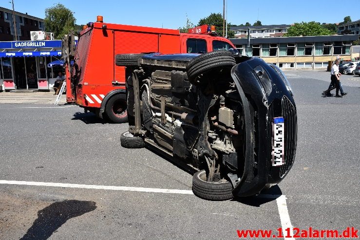 Køreprøven gik helt galt. Skolegade i Vejle. 14/006-2019. Ca. KL. 13:15.