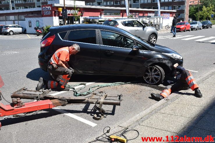 Køreprøven gik helt galt. Skolegade i Vejle. 14/006-2019. Ca. KL. 13:15.