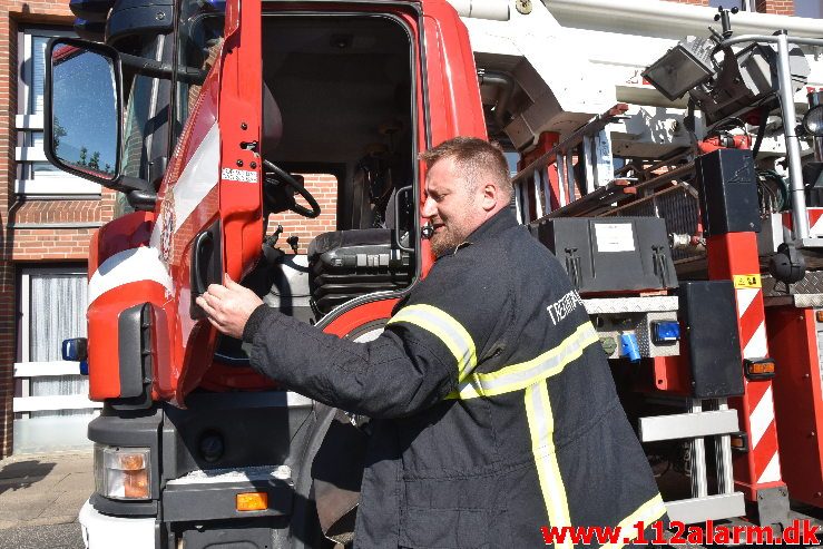 Brand i Etageejendom. Staldgaardsgade 25 i Vejle. 14/06-2019. Kl. 09:01.