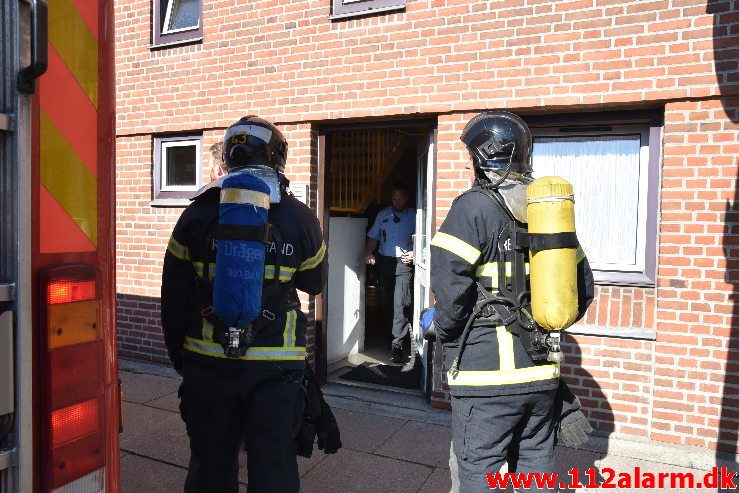 Brand i Etageejendom. Staldgaardsgade 25 i Vejle. 14/06-2019. Kl. 09:01.