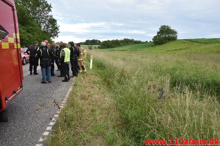 Motorcyklist røg af vejen. Vongevej ved Ådal. 20/06-2019. Kl. 20:22.