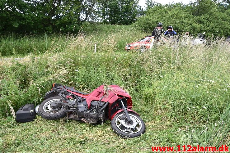 Motorcyklist røg af vejen. Vongevej ved Ådal. 20/06-2019. Kl. 20:22.