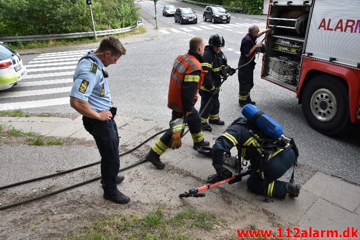 Så er der ”KUN” 99 Stk. el-løbehjul tilbage i Vejle. Østerbrogade i Vejle. 08/07-2019. Kl. 19:24.