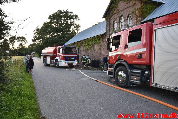Brand i Villa. Nederbyvej i Skærup. 19/07-2019. Kl. 20:21.