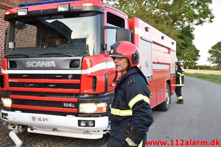 Brand i Villa. Nederbyvej i Skærup. 19/07-2019. Kl. 20:21.