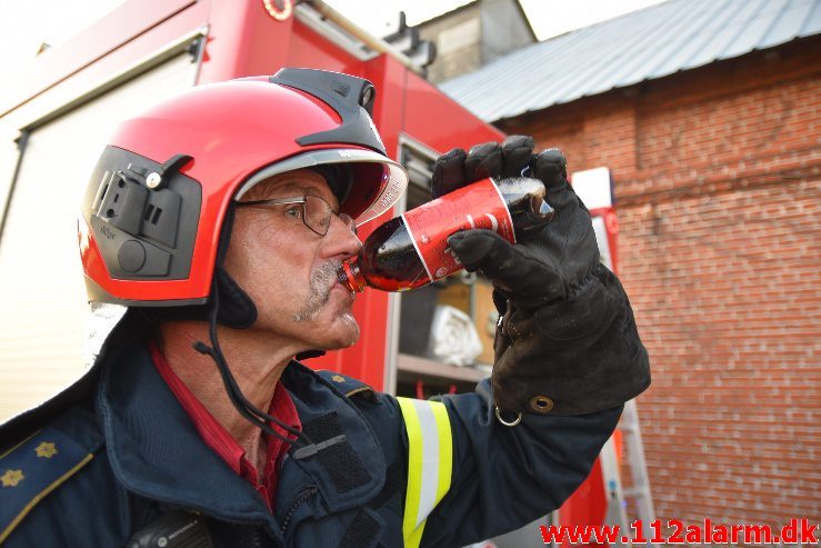 Brand i Villa. Nederbyvej i Skærup. 19/07-2019. Kl. 20:21.