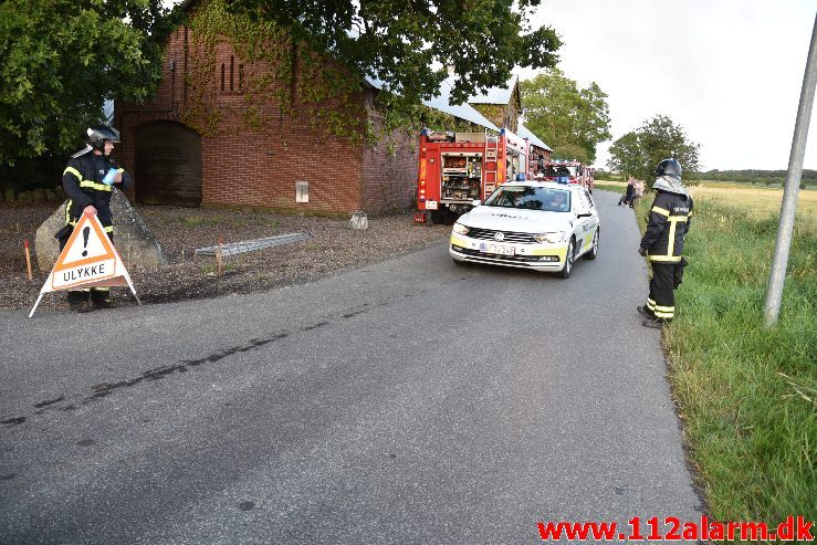 Brand i Villa. Nederbyvej i Skærup. 19/07-2019. Kl. 20:21.