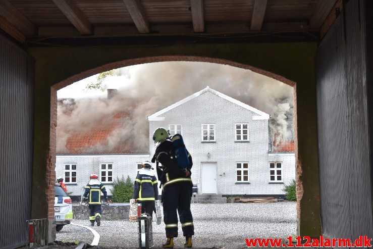 Brand i Villa. Nederbyvej i Skærup. 19/07-2019. Kl. 20:21.