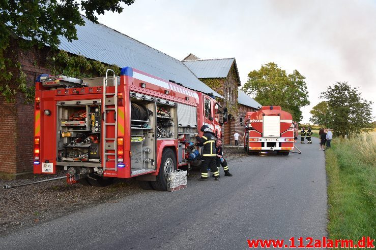 Brand i Villa. Nederbyvej i Skærup. 19/07-2019. Kl. 20:21.