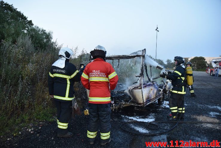 Brand i campingvogn. Vestre Engvej i Vejle. 21/07-2019. Kl. 21:52.