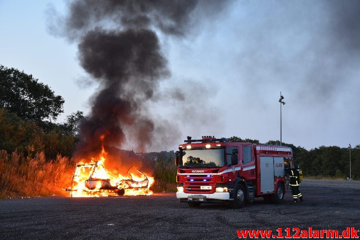 Brand i campingvogn. Vestre Engvej i Vejle. 21/07-2019. Kl. 21:52.