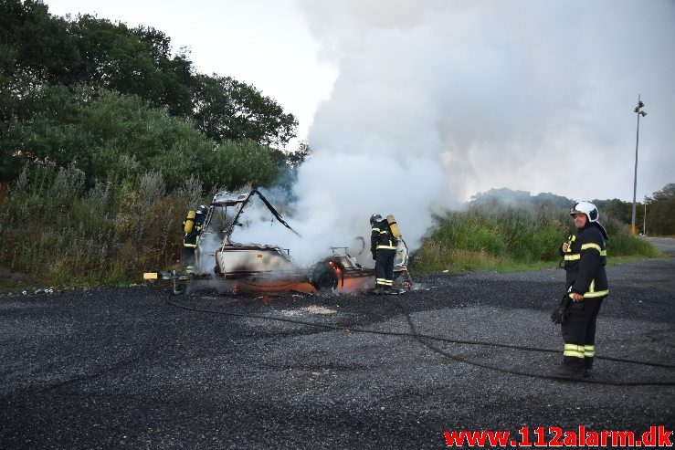 Brand i campingvogn. Vestre Engvej i Vejle. 21/07-2019. Kl. 21:52.