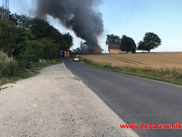 Brand i Villa. Hedenstedvej i Stenderup. 24/07-2019. KL. 19:21.