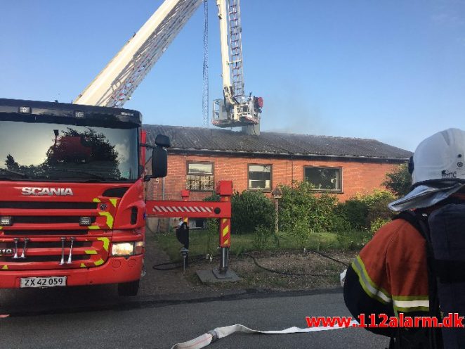 Brand i Villa. Gl. Landevej i Almind. 24/07-2019. KL. 19:06.