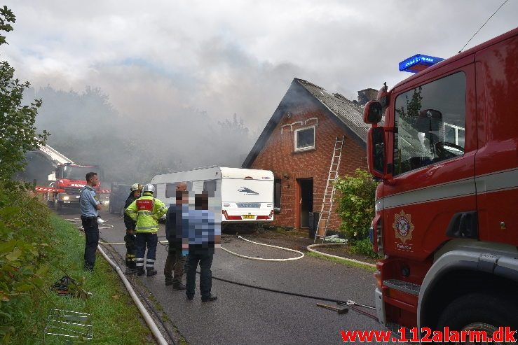 Brand i Villa. Fiskebækvej i Pjedsted. 17/08-2019. Kl. 15:51.