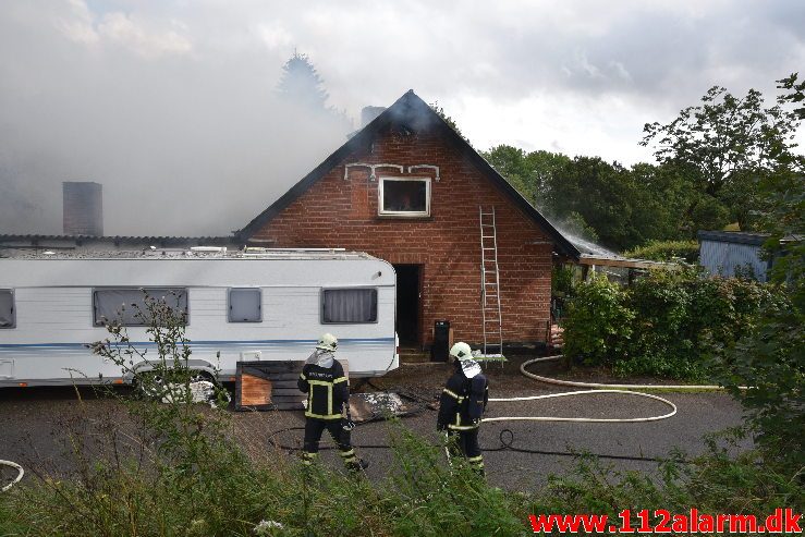 Brand i Villa. Fiskebækvej i Pjedsted. 17/08-2019. Kl. 15:51.