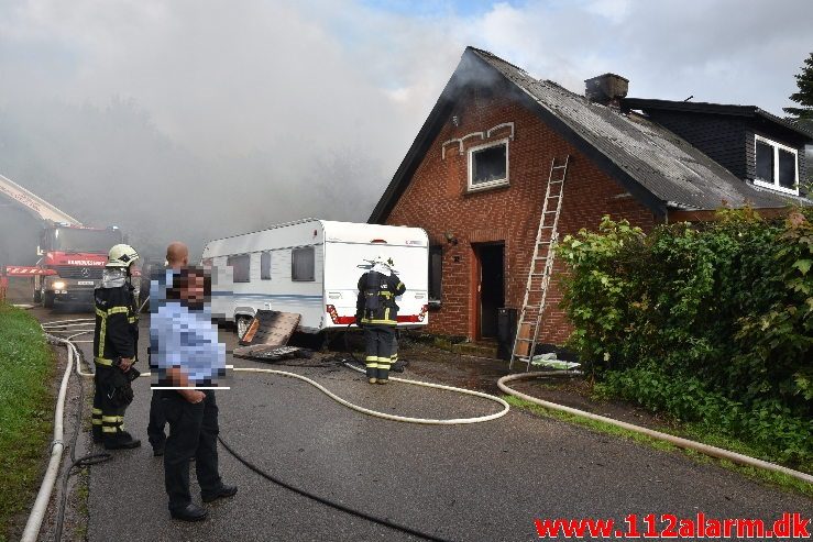 Brand i Villa. Fiskebækvej i Pjedsted. 17/08-2019. Kl. 15:51.