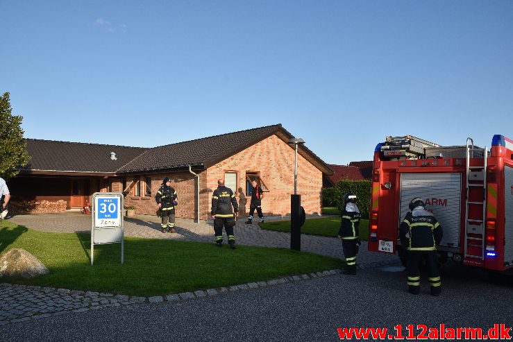 Røg i køkkenet. Hindbærhaven i Vejle Ø. 21/08-2019. Kl. 19:04.