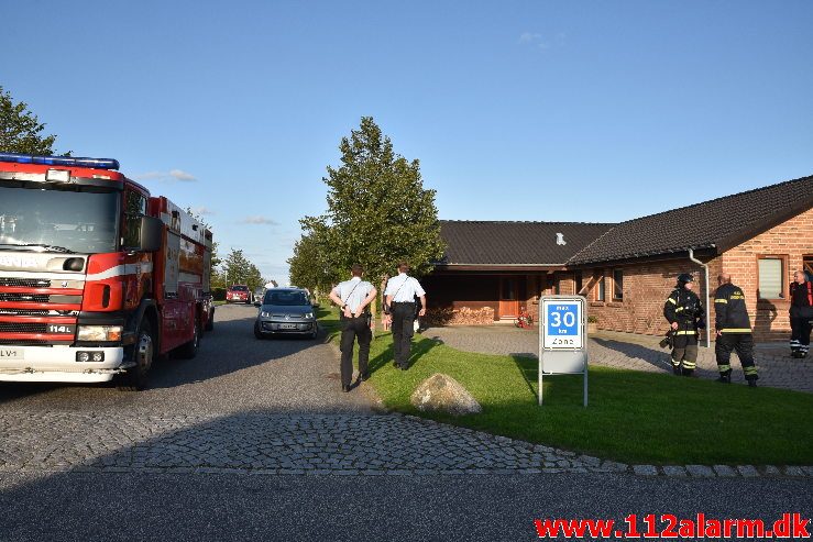 Røg i køkkenet. Hindbærhaven i Vejle Ø. 21/08-2019. Kl. 19:04.