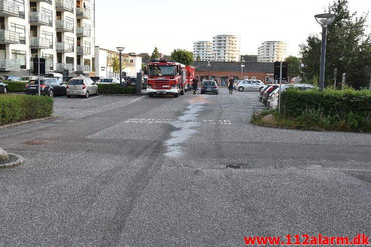 Bundkarret røg af bilen. Flegmade i Vejle. 23/08-2019. Kl. 19:54.