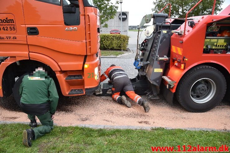 Større olieudslip. Sadelmagervej i Vejle. 20/09-2019. Kl. 18:25.