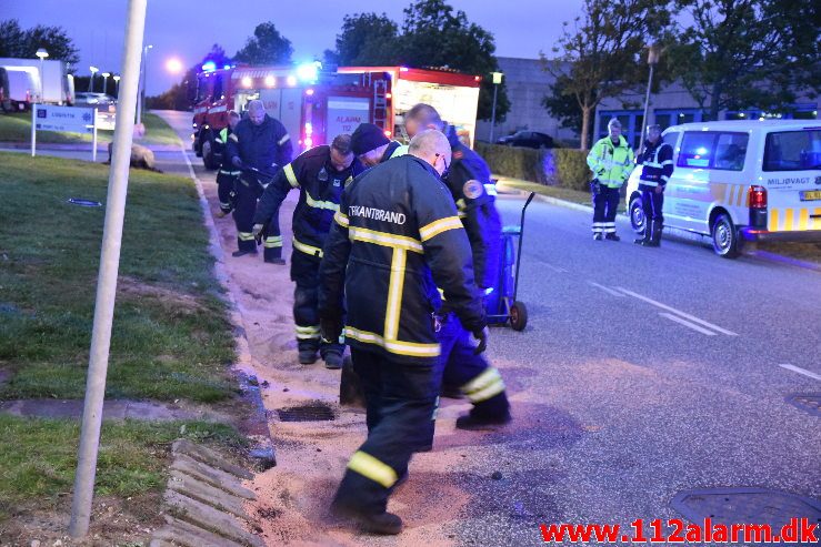 Større olieudslip. Sadelmagervej i Vejle. 20/09-2019. Kl. 18:25.