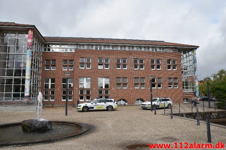 En person skabte utryghed på Kommunen. Skolegade i Vejle. 20/09-2019. KL. 11:00.