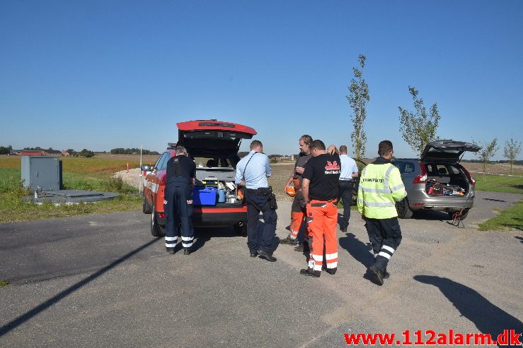 Personbil kørte ind under en sættevogn. Sysselvej i Vejle. 22/09-2019. Kl. 12:04.