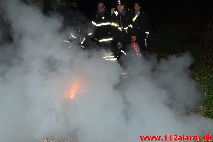 Ild i knallert. Løget Dam i Vejle. 27/09-2019. KL. 20:39.  