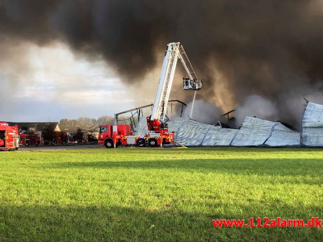 Kæmpe brand i Børkop. Thorsmindevej i Børkop. 01/10-2019. Kl. 14:57.