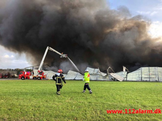 Kæmpe brand i Børkop. Thorsmindevej i Børkop. 01/10-2019. Kl. 14:57.