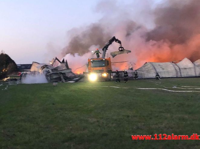 Kæmpe brand i Børkop. Thorsmindevej i Børkop. 01/10-2019. Kl. 14:57.