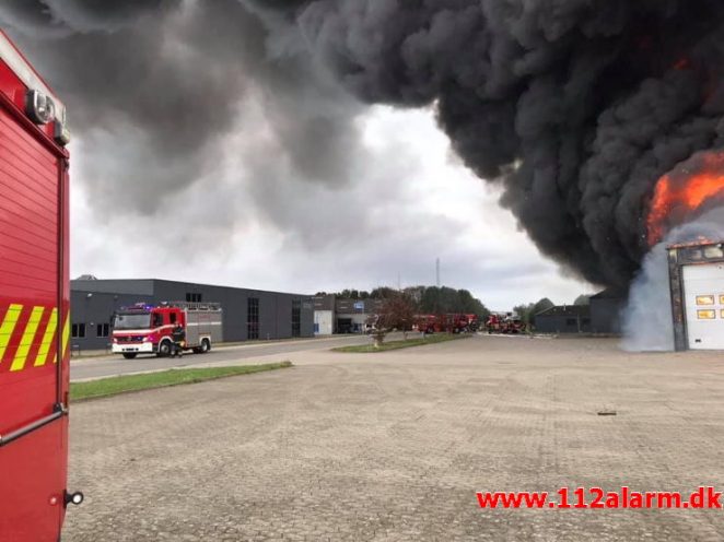 Kæmpe brand i Børkop. Thorsmindevej i Børkop. 01/10-2019. Kl. 14:57.