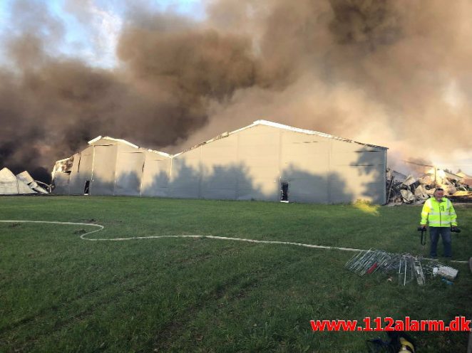 Kæmpe brand i Børkop. Thorsmindevej i Børkop. 01/10-2019. Kl. 14:57.