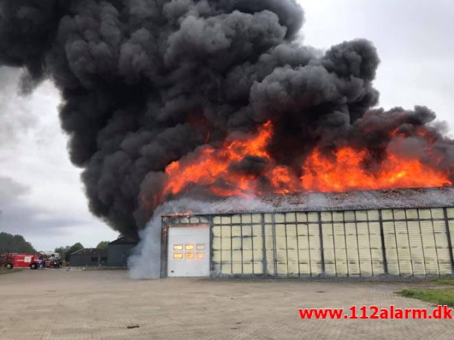 Kæmpe brand i Børkop. Thorsmindevej i Børkop. 01/10-2019. Kl. 14:57.