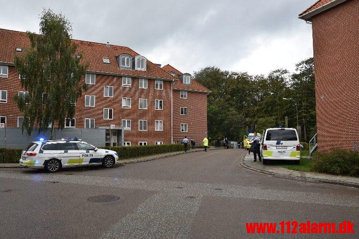 Brand-etageejendom. Pilevænget 24 i Vejle. 04/10-2019. Kl. 16:31.