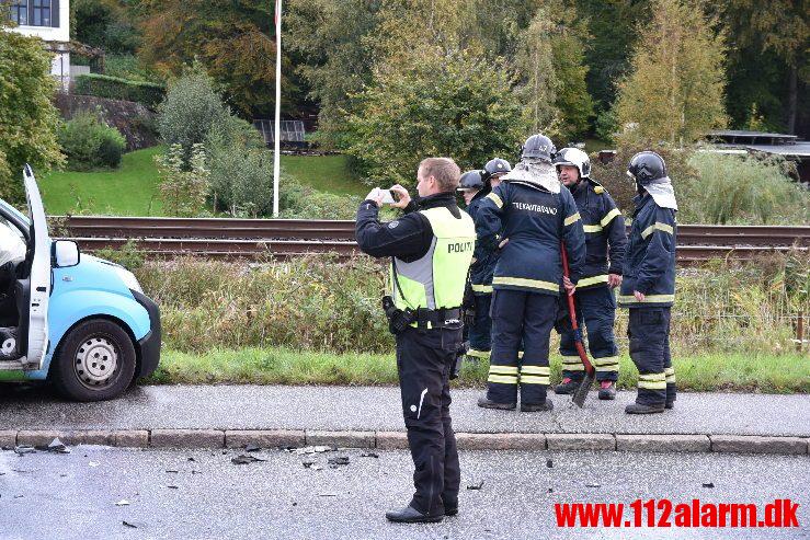 Manden faldt i søvn bag rettet. FUH med fastklemte. Tirsbæk Strandvej i Vejle. 04/10-2019. Kl. 16:45.