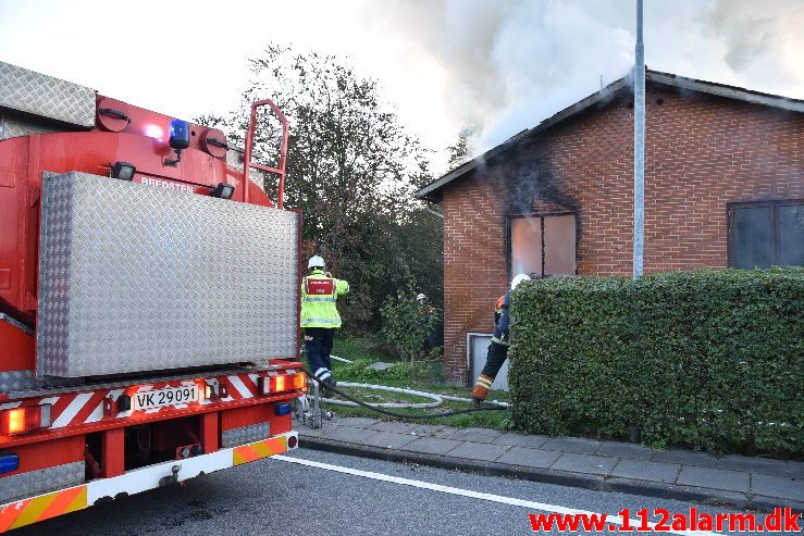 Brand i Villa. Mølvangvej i Jelling. 05/10-2019. Kl. 18:22.