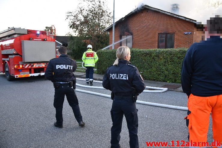 Brand i Villa. Mølvangvej i Jelling. 05/10-2019. Kl. 18:22.