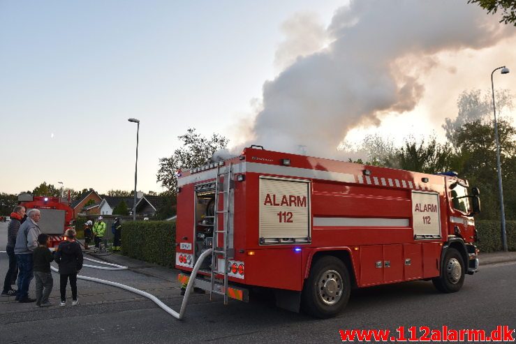 Brand i Villa. Mølvangvej i Jelling. 05/10-2019. Kl. 18:22.