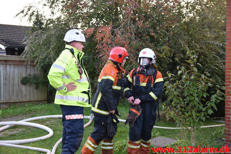 Brand i Villa. Mølvangvej i Jelling. 05/10-2019. Kl. 18:22.