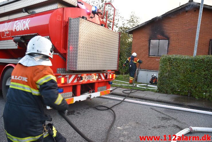 Brand i Villa. Mølvangvej i Jelling. 05/10-2019. Kl. 18:22.