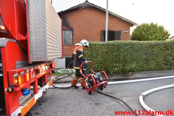 Brand i Villa. Mølvangvej i Jelling. 05/10-2019. Kl. 18:22.