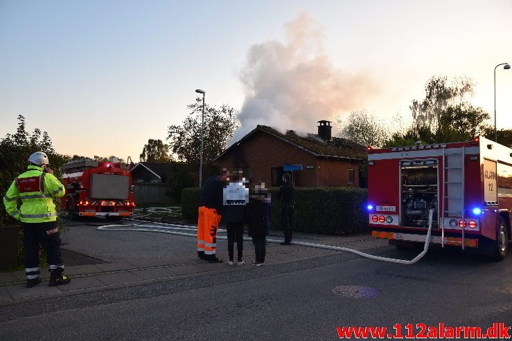 Brand i Villa. Mølvangvej i Jelling. 05/10-2019. Kl. 18:22.