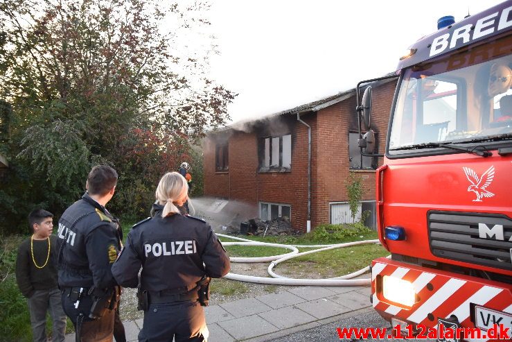 Brand i Villa. Mølvangvej i Jelling. 05/10-2019. Kl. 18:22.