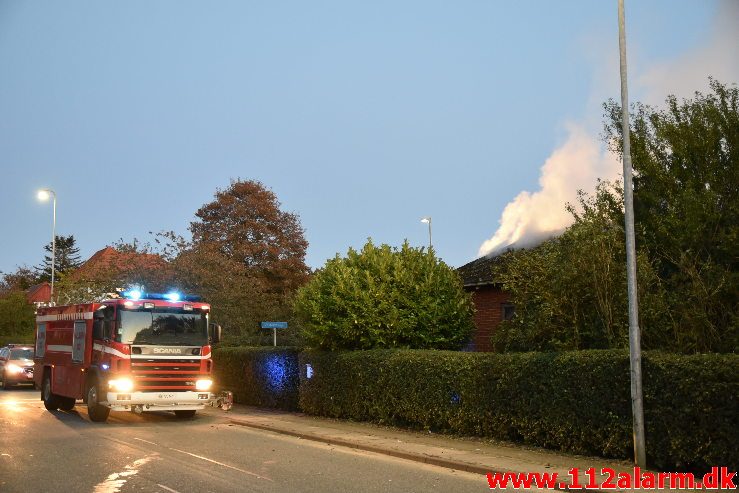 Brand i Villa. Mølvangvej i Jelling. 05/10-2019. Kl. 18:22.