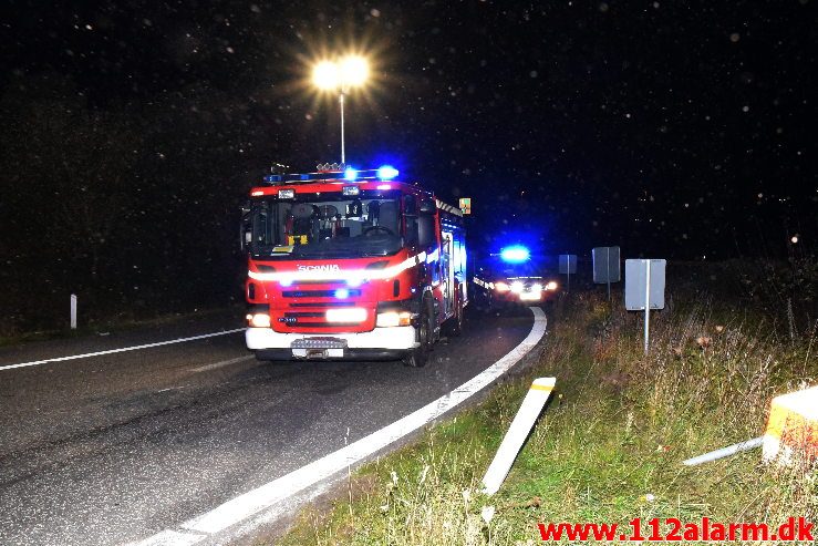 Romantisk lastbilchauffør væltet. Motorvejen E45 ved DTC i Vejle. 07/10-2019. Kl. 23:08.