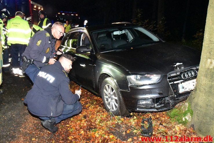 Kørt ind i et træ Bybækvej i Vejle. 14/10-2019. Kl. 22:26.