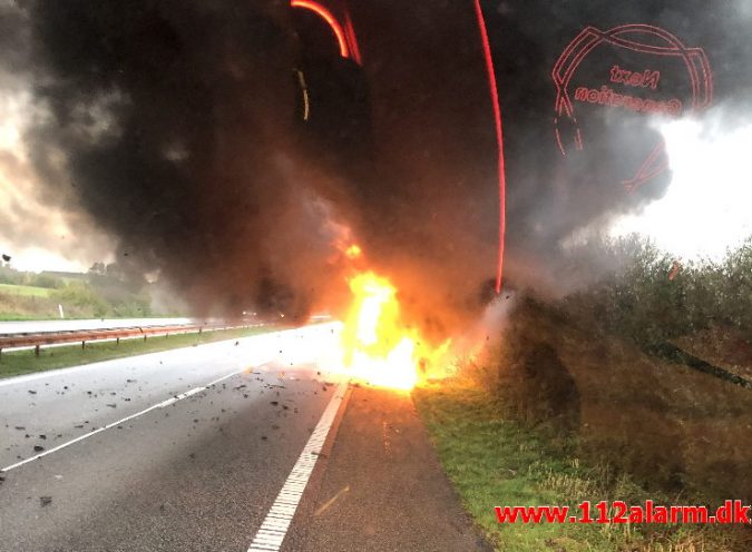 Brand i kassevogn. Motorvejen E45 ved Herslev. 25/10-2019. Kl. 08:16.