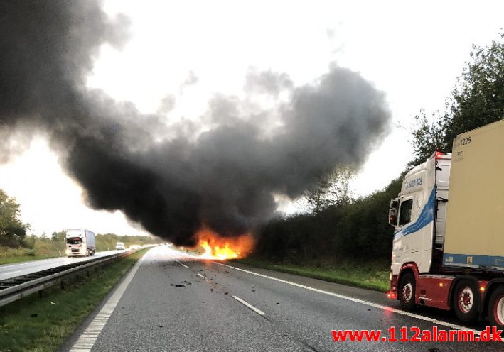 Brand i kassevogn. Motorvejen E45 ved Herslev. 25/10-2019. Kl. 08:16.